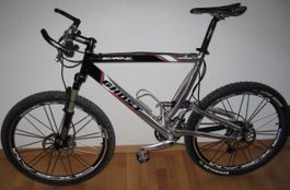 Vollgefedertes „Fully“ Mountain Bike Sonderanfertigung