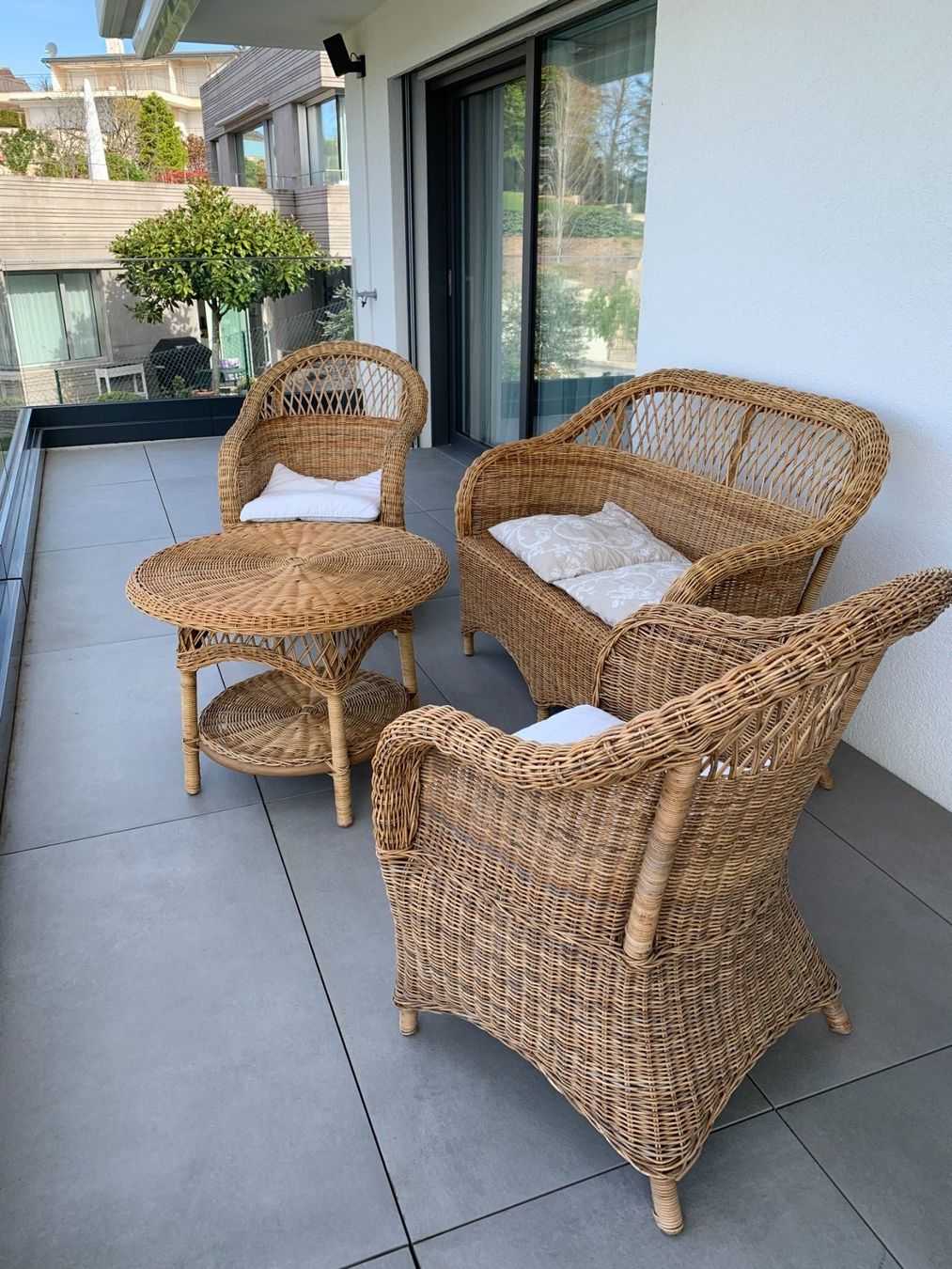 Tischset: Echt Rattan Sitzmöbel mit Tisch – Gebraucht aus Fribourg von  2