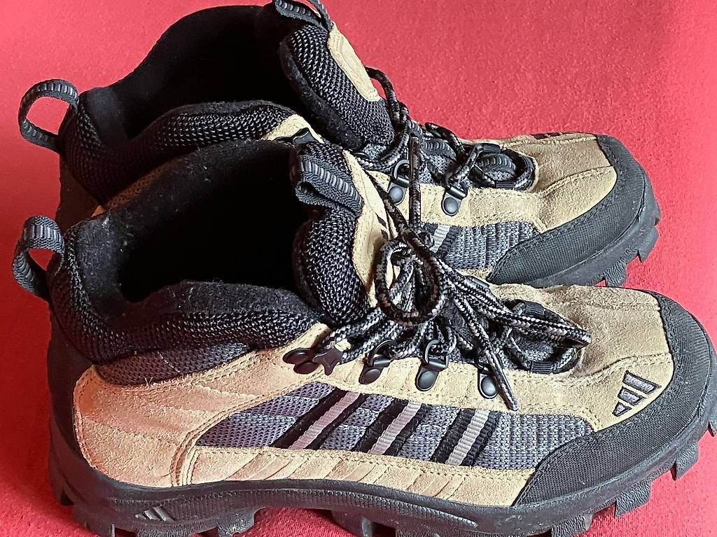Scarpe da donna: Chaussure de randonnée pour dame – Usato da Grand-Lancy venduto da paddydy