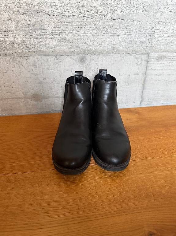 Chaussures femmes: Stiefeletten schwarz Gr. 38 – D'occasion à Flims Dorf par HB450 2