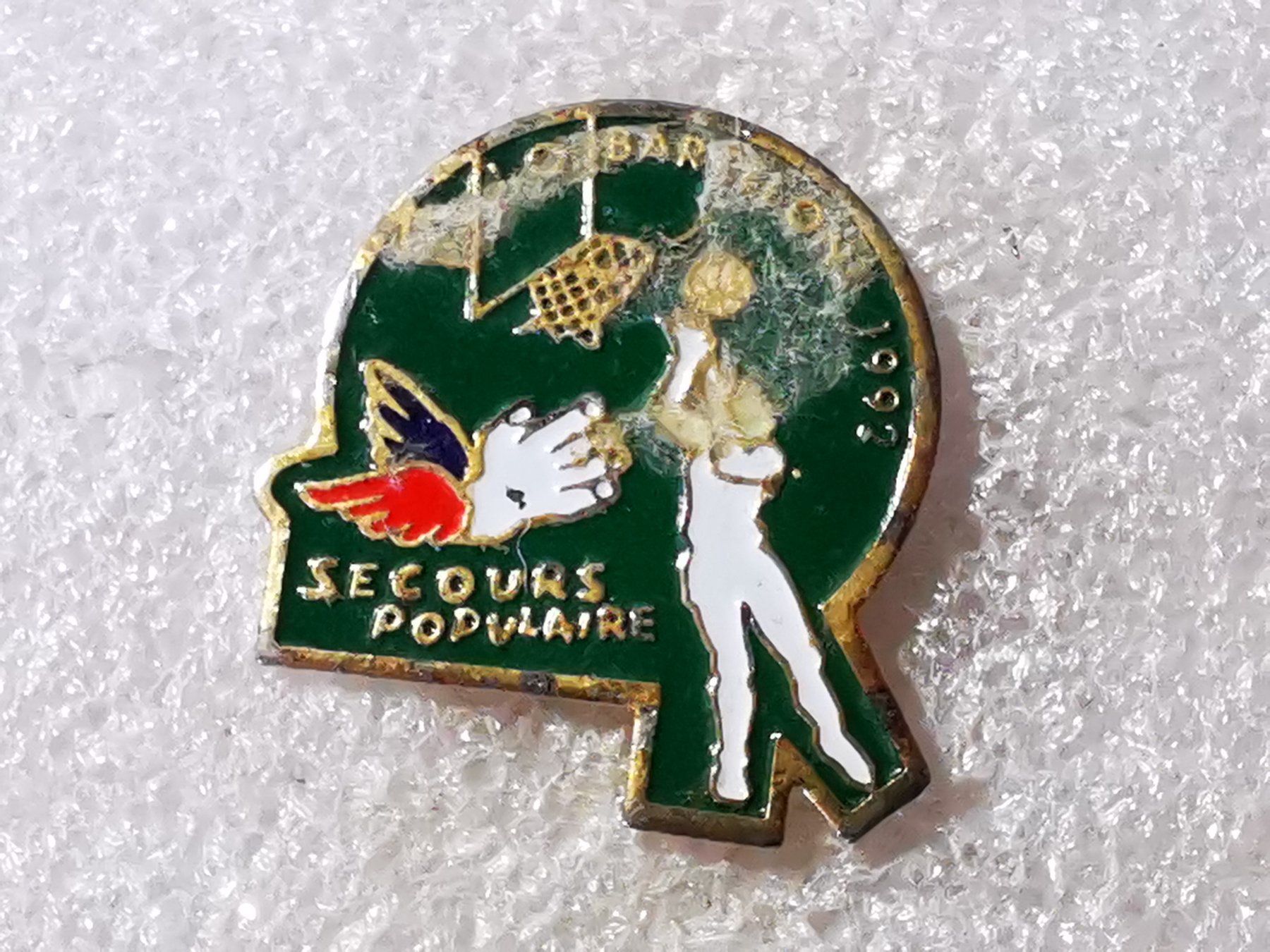 Placchette & Badge: Ansteckpin 46: Secours Populaire – Usato da Oppligen venduto da Pin-Fall-Shop