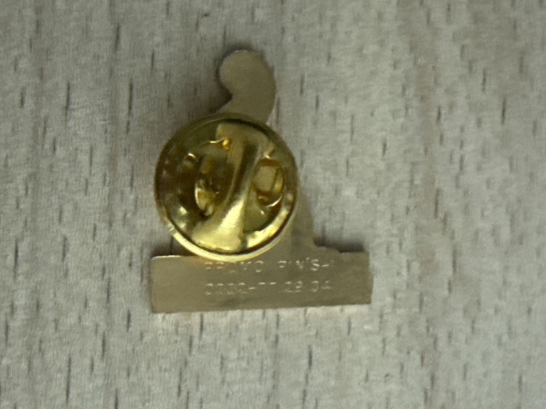 Plaketten & Abzeichen: Pin Chicco d'Oro – Gebraucht aus Glattbrugg von Schweigmatt 1
