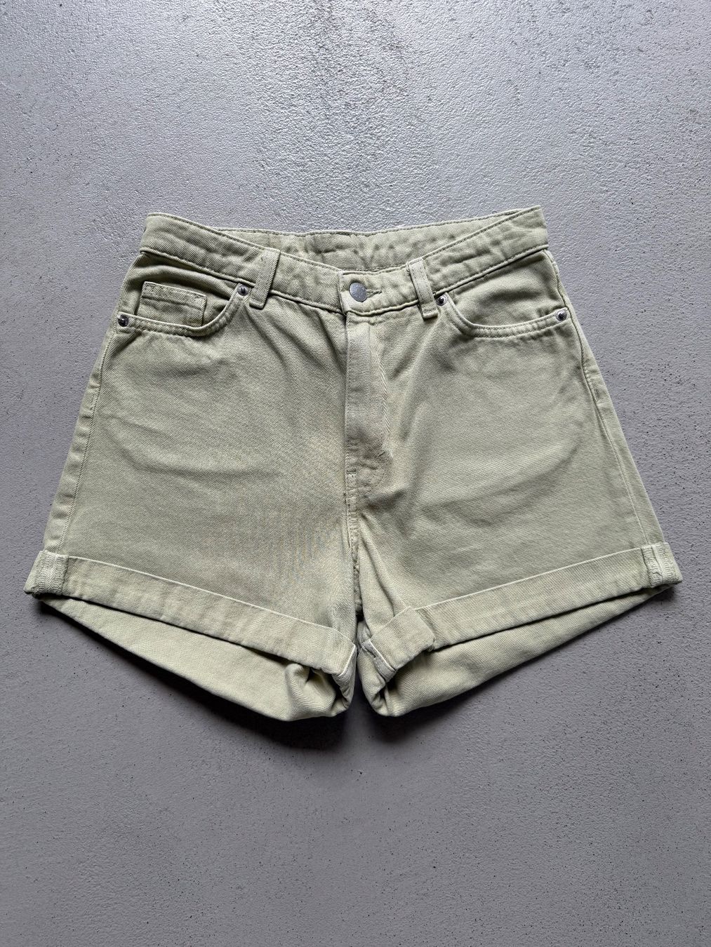 Monki Pantalons: MONKI Denim Shorts – D'occasion à St-George par alaixee 1