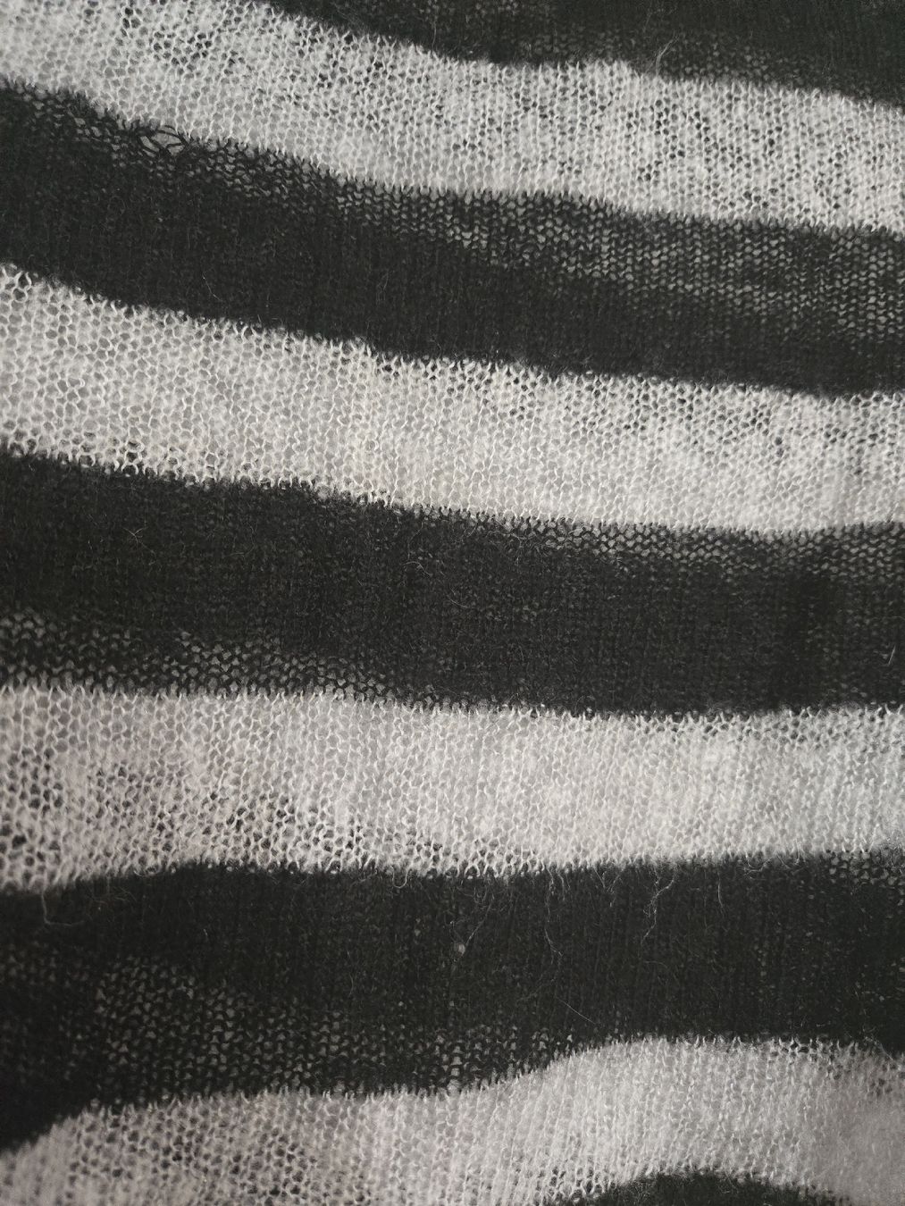 Maglioni & Felpe: Trendiger schwarz-weisser Pullover, Gr. L, für den Herbst! – Usato da Dübendorf venduto da Timulka 1