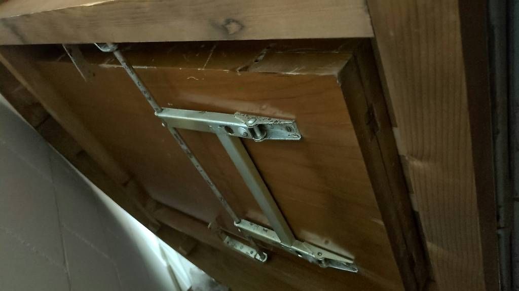 Tische: Holztisch mit Intarsien – Gebraucht aus Zürich von the_xp8m 3