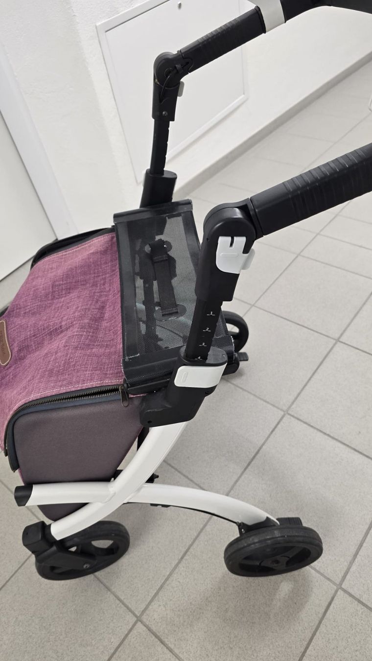 Ausili per la deambulazione: Rollz Flex Rollator mit Einkaufstasche – Bordeaux/Violett – Usato da Wigoltingen venduto da Achilleus_ 2