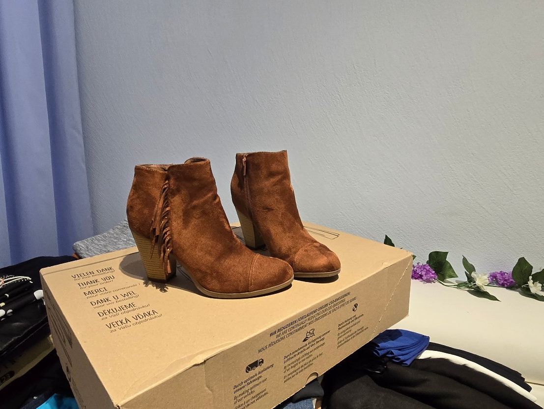 Scarpe da donna: Stiefelette Damen Grösse 39 – Usato da Chur venduto da Mikymiki 2