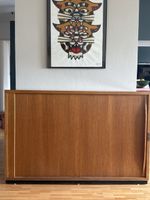 Meuble de rangement vintage en bois avec portes coulissantes