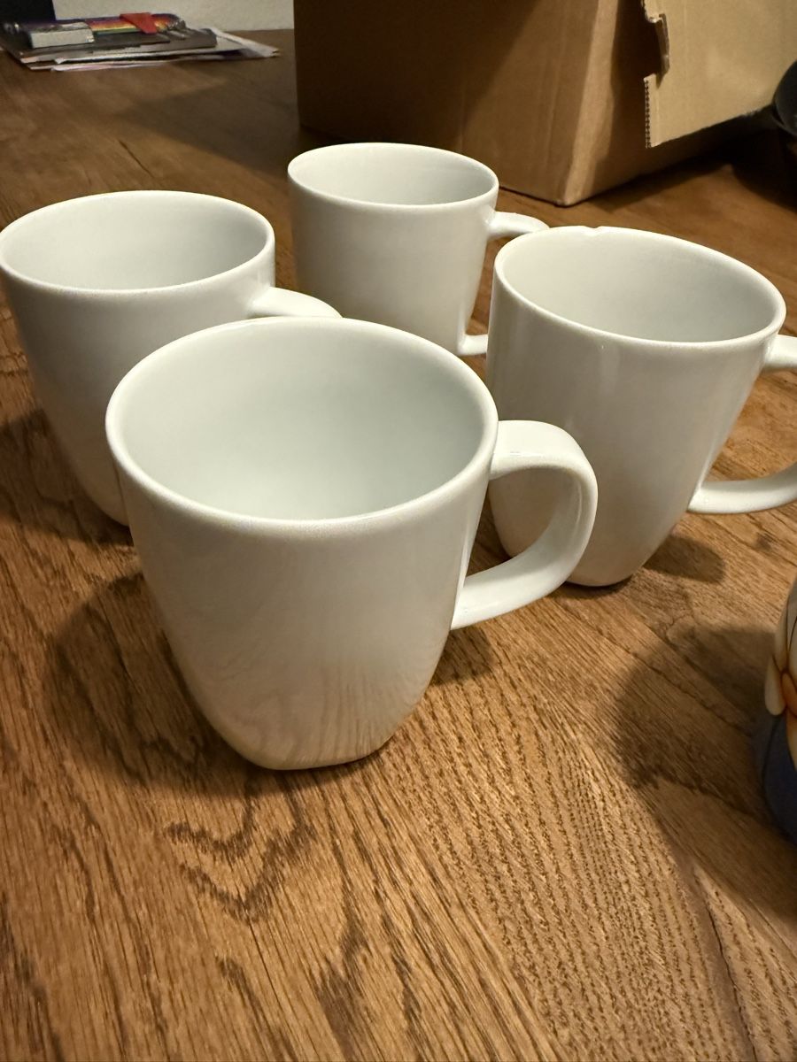 Tassen: 4er Set Keramiktassen + 2 mit Blumenmuster – Gebraucht aus Oensingen von ramon.92 5
