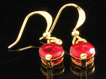Orecchini pendenti & Orecchini a lobo: Red Ruby CZ / JOS-0066 – Nuovo (secondo la descrizione) da Ittigen venduto da Oner