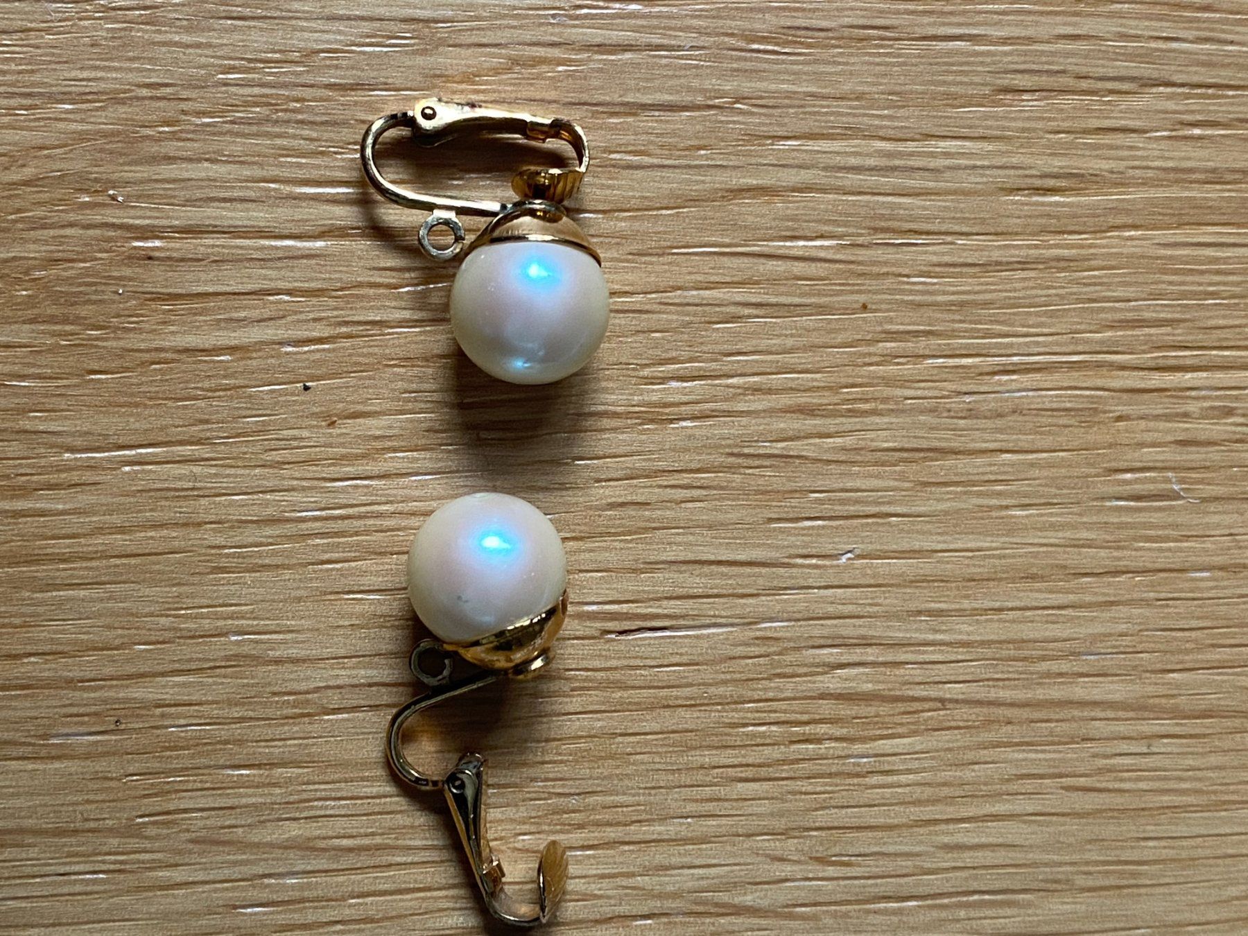 Orecchini pendenti & Orecchini a lobo: Vintage Modeschmuck, Perlen-Ohrclips, hängend – Usato da Gümligen venduto da Primeselection 2