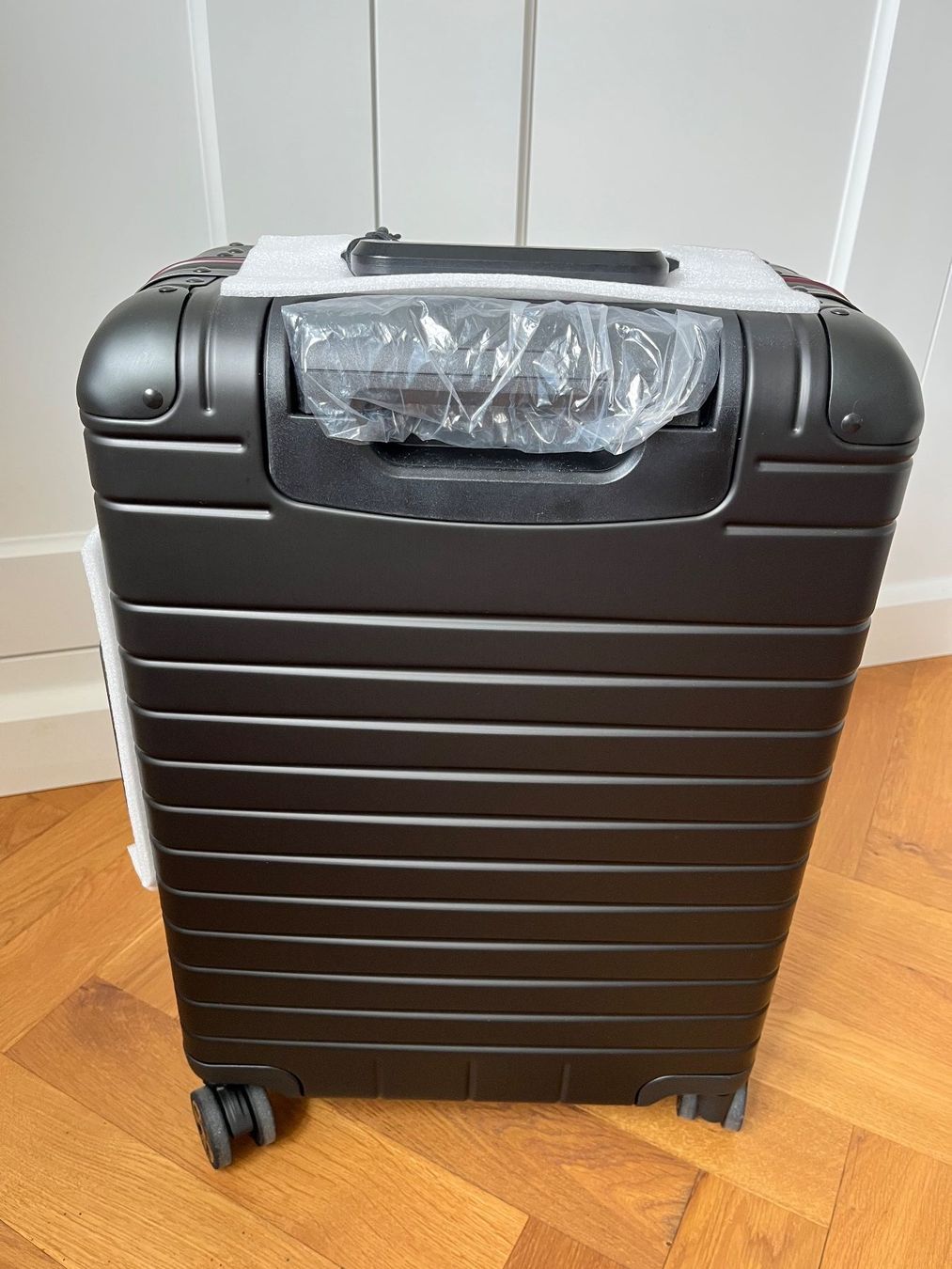 Swiss Valigie: SWISS Aluminium Collection Front Pocket Rollkoffer / Trolley – Nuovo e nell'imballaggio originale da Zürich venduto da edelstahl061 3