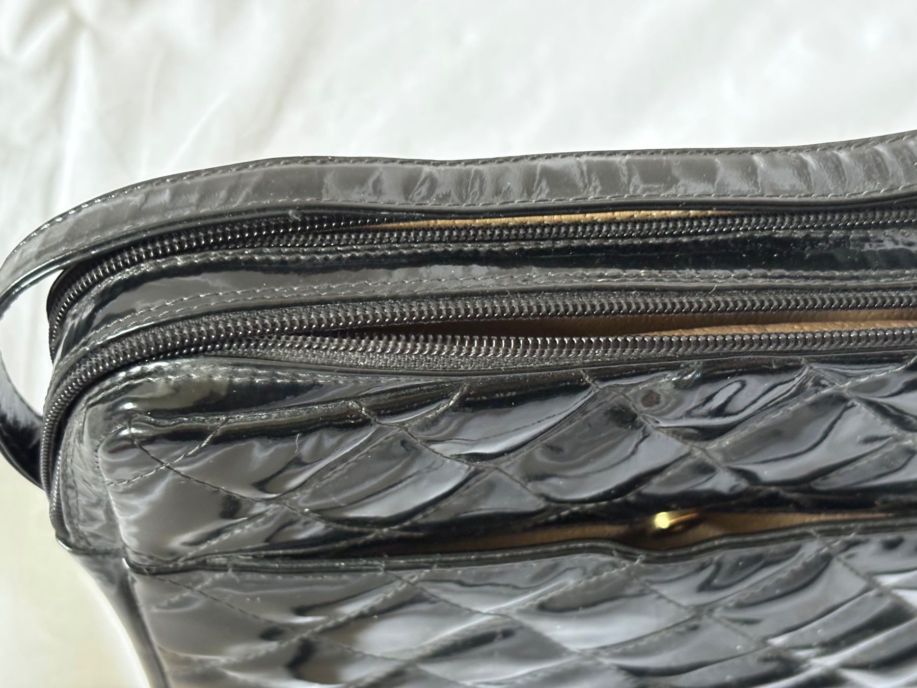 Borse da donna: Schultertasche aus Lack-Kunstleder, schwarz – Nuovo (secondo la descrizione) da Oberrieden venduto da pet_n2c2 2