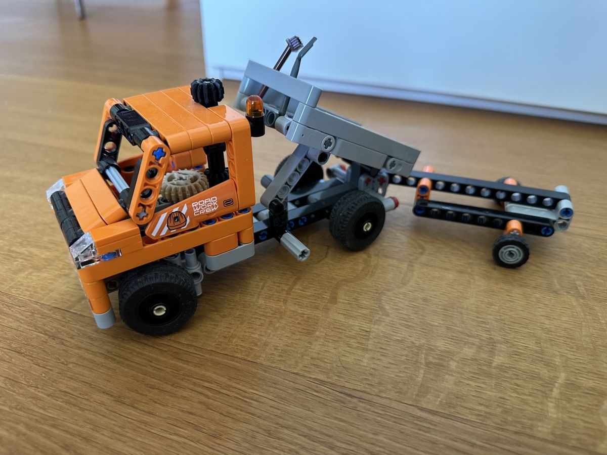 Lego Spielzeuge: Lego Technic Strassenbaufahrzeug – Gebraucht aus Männedorf von lou_r67f 2