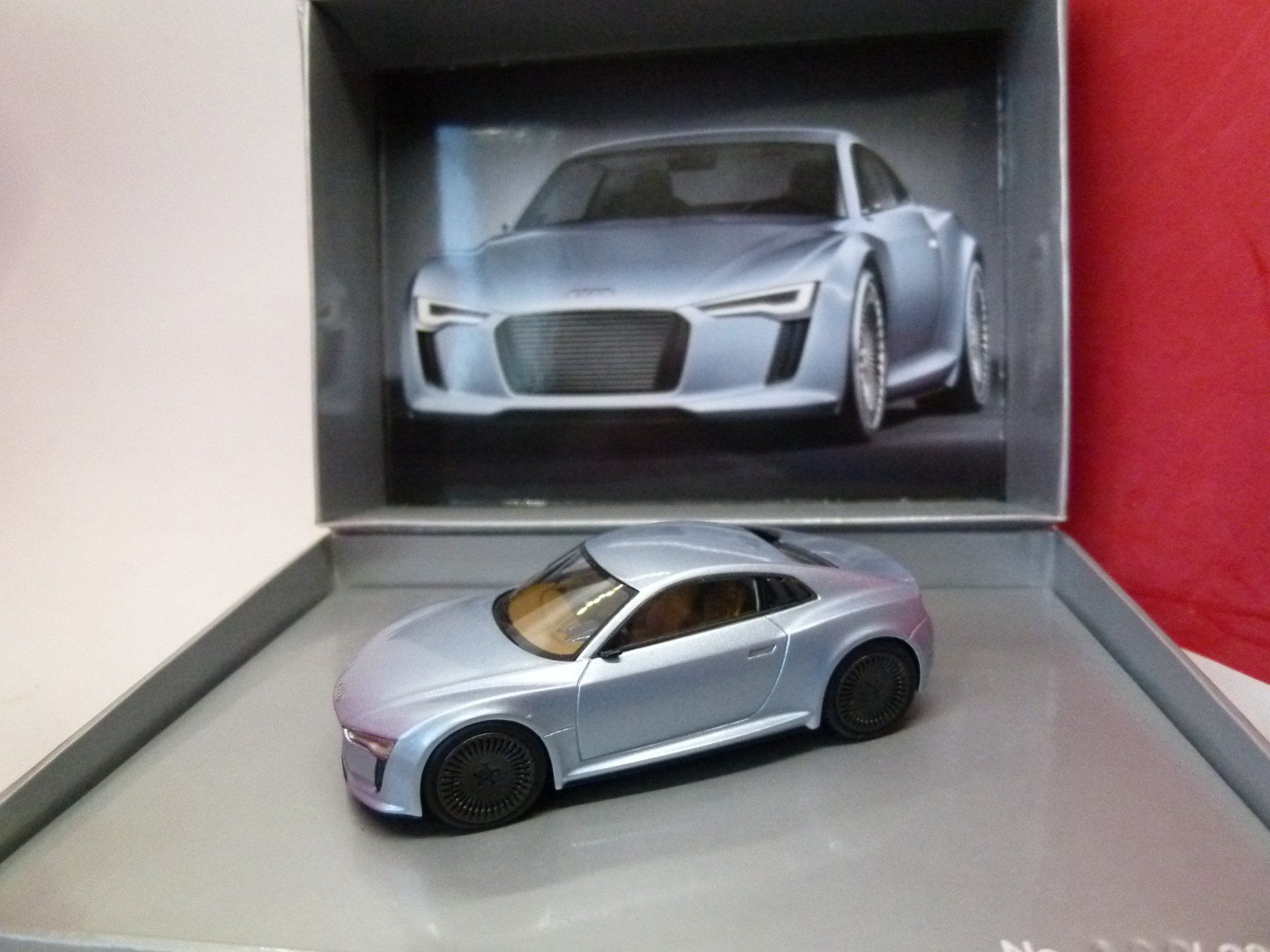 Audi Modellini d'auto: Audi Concept - silber - ltd 189/280 Collection by LOOKSMART – Nuovo (secondo la descrizione) da Reiden venduto da mondial2
