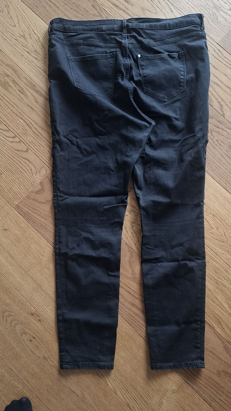 H&M Jeans: Schwarze Jeggings von H&M – Usato da Oberengstringen venduto da Kimchimon 1