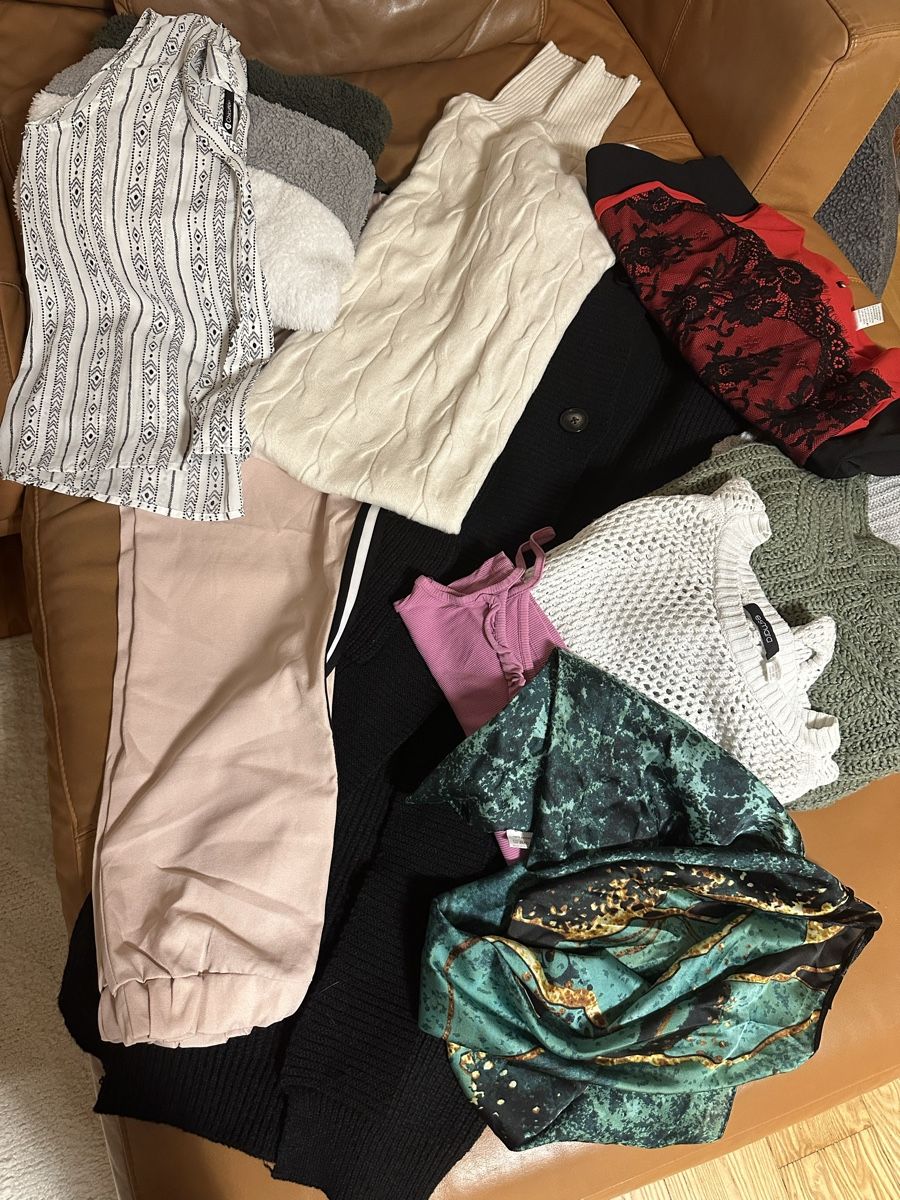 Lots de vêtements: Kleiderpaket //S/M// – D'occasion à Böckten par ZokaAugust