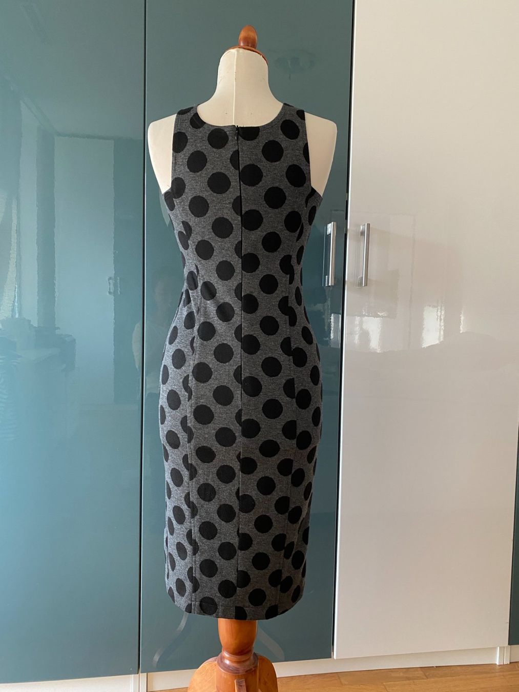 Vestiti: ärmelloses elastisches Kleid Größe S/M – Usato da Dübendorf venduto da Levintreyer 4