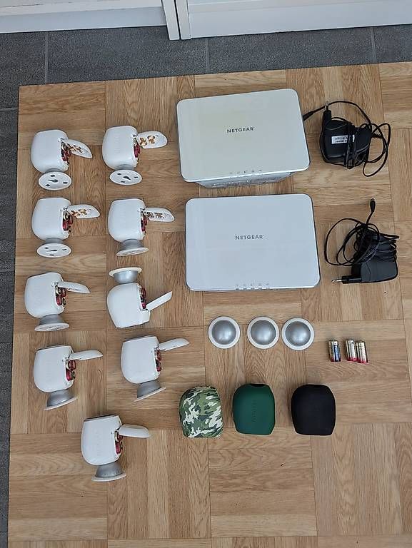 Hub & Switch: 2x Arlo NETGEAR Smart Home – Usato da Ueken venduto da Bmwm5 3
