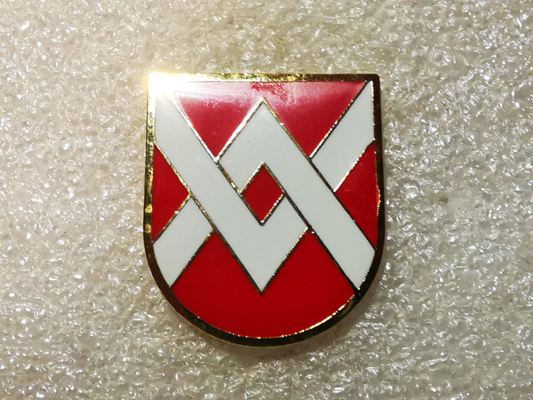 Plaketten & Abzeichen: Ansteckpin 31: Wappen Bolligen – Gebraucht aus Oppligen von Pin-Fall-Shop