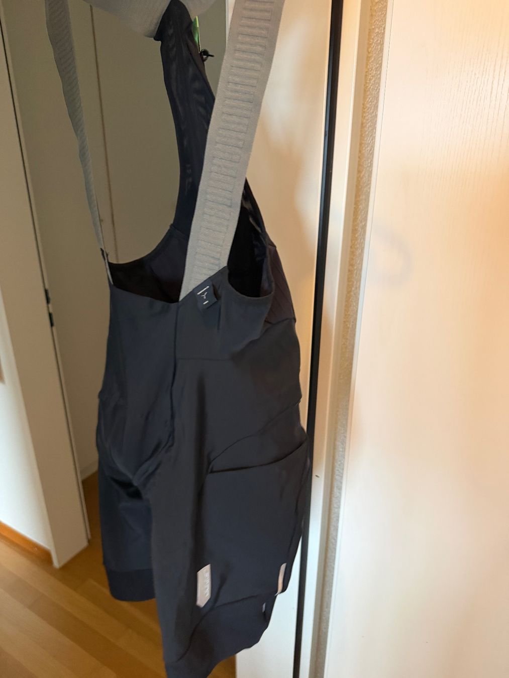 Hosen: Q36.5 Gregarius Cargo Bib Short Men M – Gebraucht aus Küsnacht ZH von gma_67jc