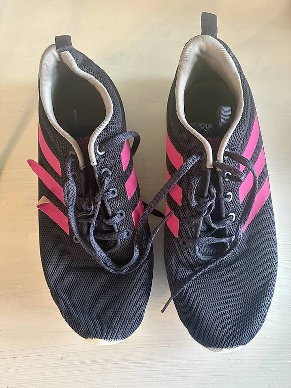 Scarpe da uomo: Adidas Hallenturnschuhe Grösse 40 – Usato da Uttigen venduto da extreme08