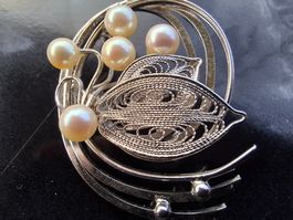 Wunderschöne Vintage Brosche mit 5 Perlen
