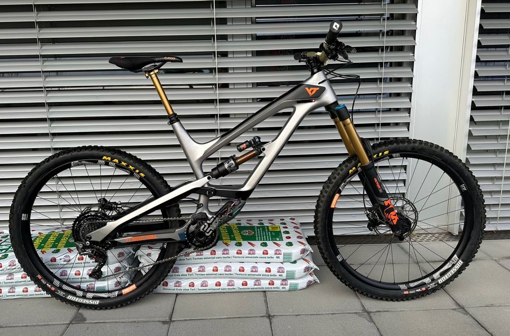 YT Capra CF Pro Race (Usato) a Baar per CHF 2100 – solo ritiro
