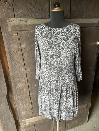 Kleid Masai Leo-Muster grau Grösse M guter Zustand