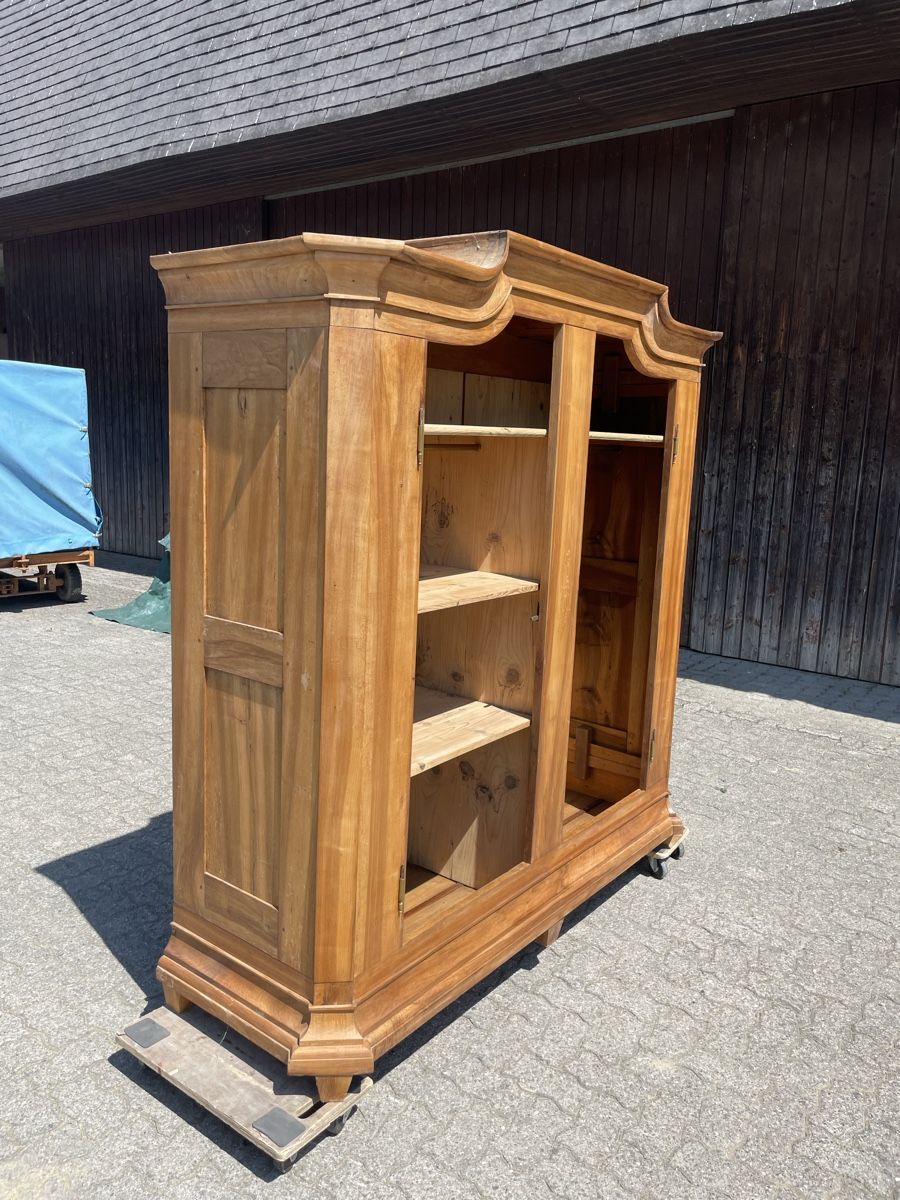 Armadi: Antike Schrank aus Nussbaum ca. 1821 – Usato da Biel/Bienne venduto da Fluse 9