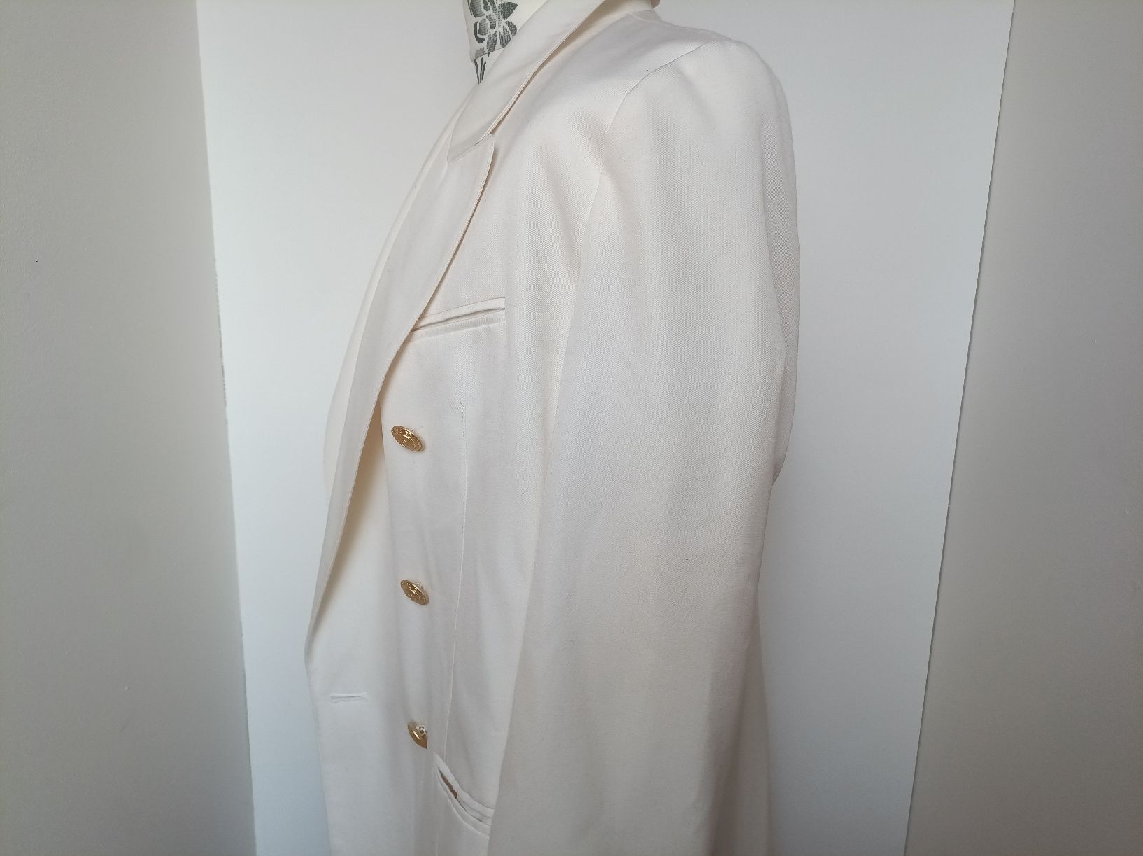 Jacken: Weißer schicker Blazer mit goldenen Knöpfen – Gebraucht aus Peccia von LillyMarie98 5