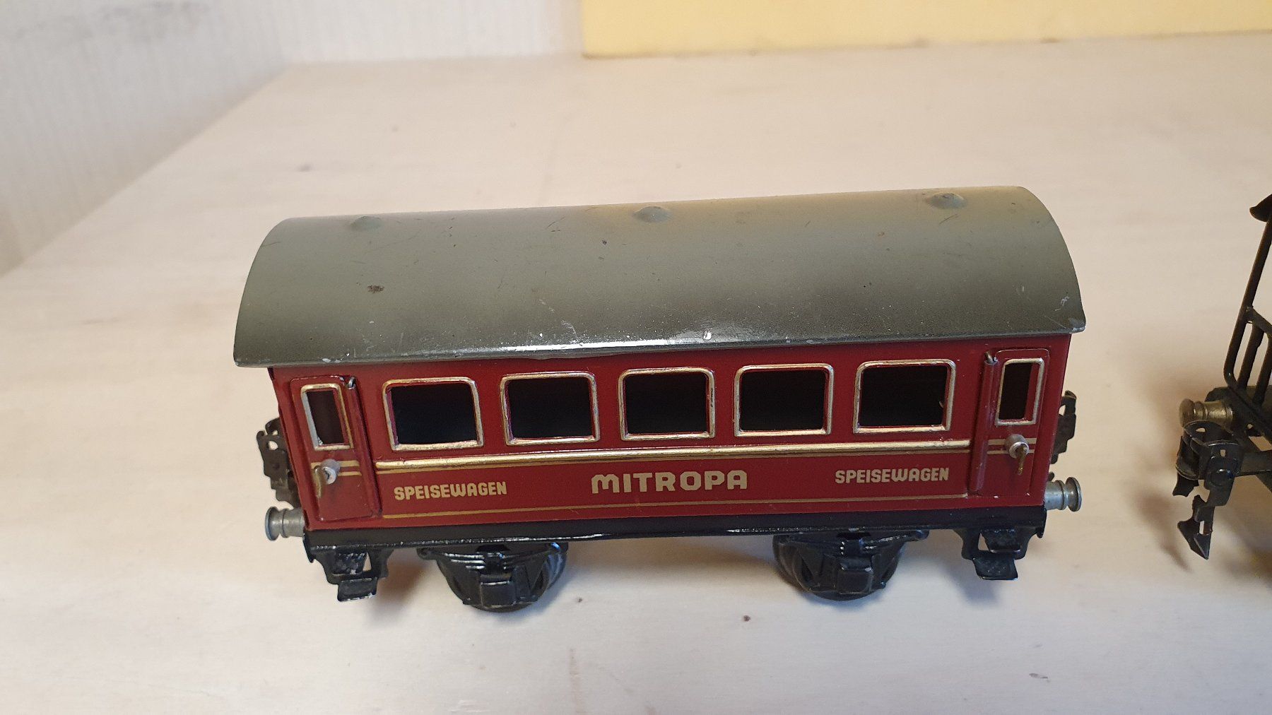 Modelleisenbahnen: Drei antike Eisenbahnwagen der Spur 0 – Gebraucht aus Richigen von Auerhahn11 3