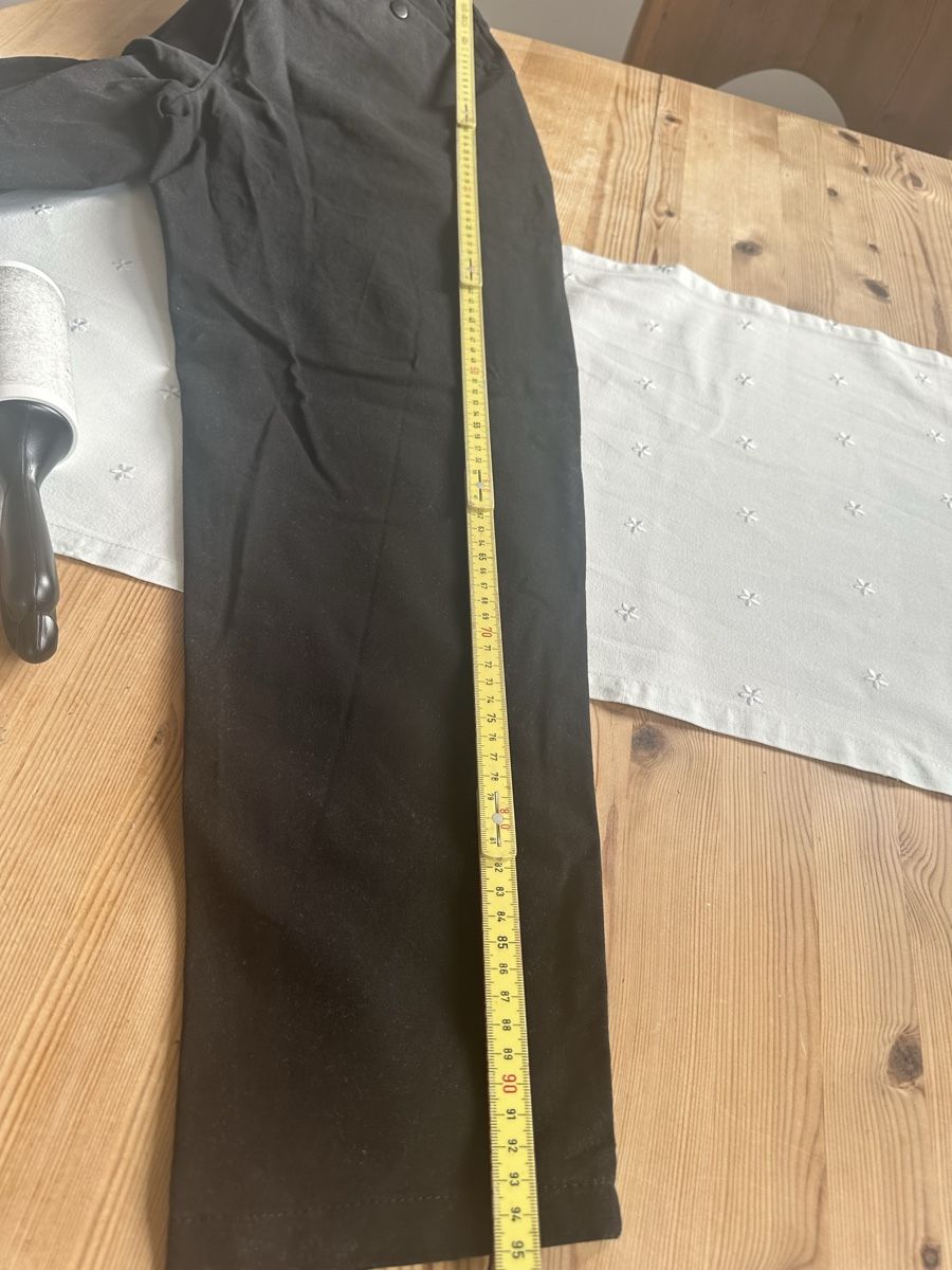 Zara Pantaloni: Herren Hosen Sschwarz. Neue. Grosse M. – Usato da Schöfflisdorf venduto da Katrins02 2