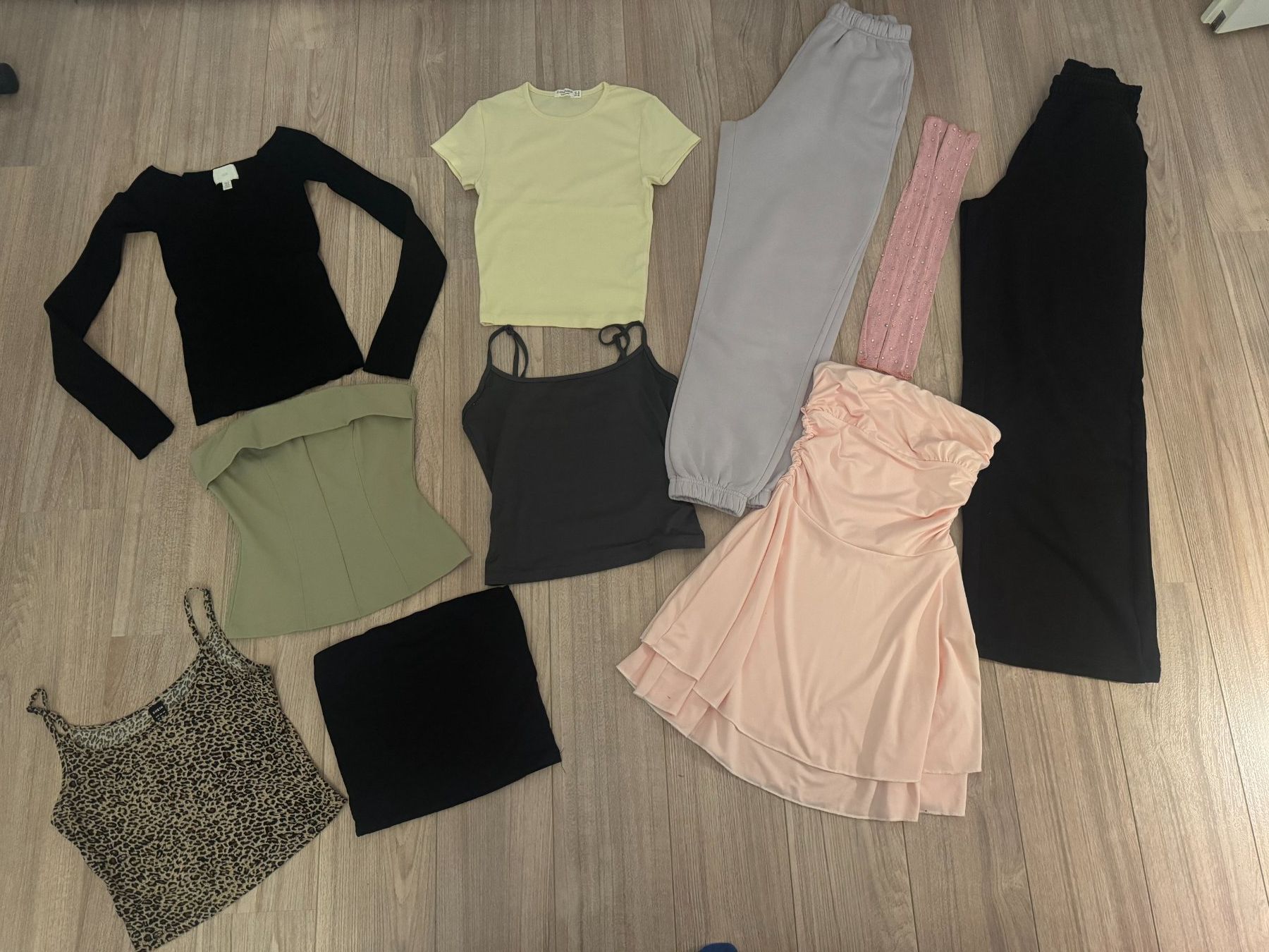 Lotti di vestiti: 10 Stk. Damen Set Gr. XS – Usato da Bonstetten venduto da VCLS