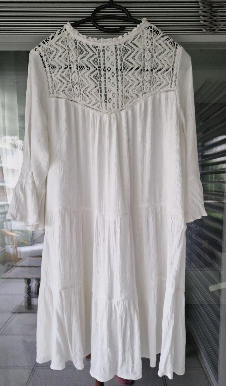Robes: robe blanche taille 36 à 40 – D'occasion à Sion par nat_xz7y 1