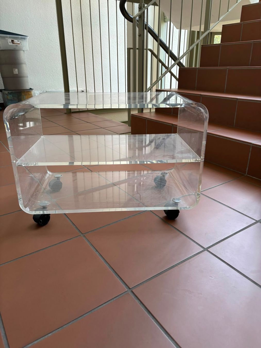 Korpus: Acrylglas Wagen mit Rollen 2 Ablagen gebraucht – Gebraucht aus Zürich von noe_wc2v 1