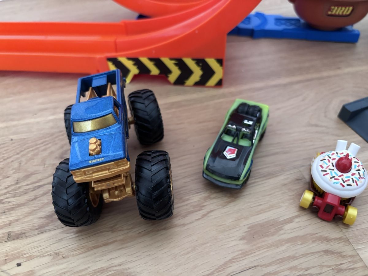 Hot Wheels Spielzeuge: Hot Wheels Loop & ice cream swirl - Top Zustand – Neu (gemäss Beschreibung) aus Menzingen von gispat 4