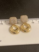 Boucles d’oreilles plaquées or  brillants 1,3 cm X 2,4 cm