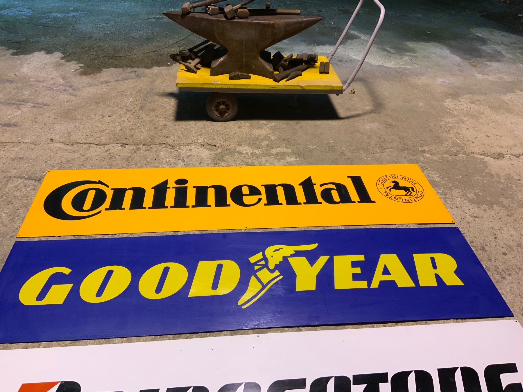 Goodyear Insegne: Original Schilderset Continental, Goodyear, Bridgestone, ... – Usato da Willisau venduto da Minali 4