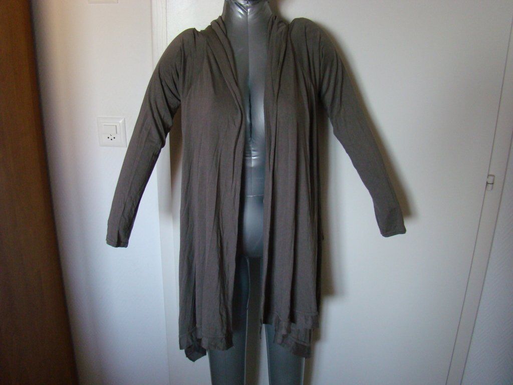 Gilets: Gilet - pull, transformable laura – Neuf avec emballage d'origine à Lussery-Villars par pousinete02 2