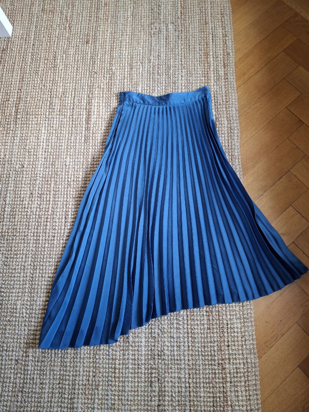 Zara Gonne: Jupe bleue plissée Zara M – Usato da Lausanne venduto da Cognitia 3
