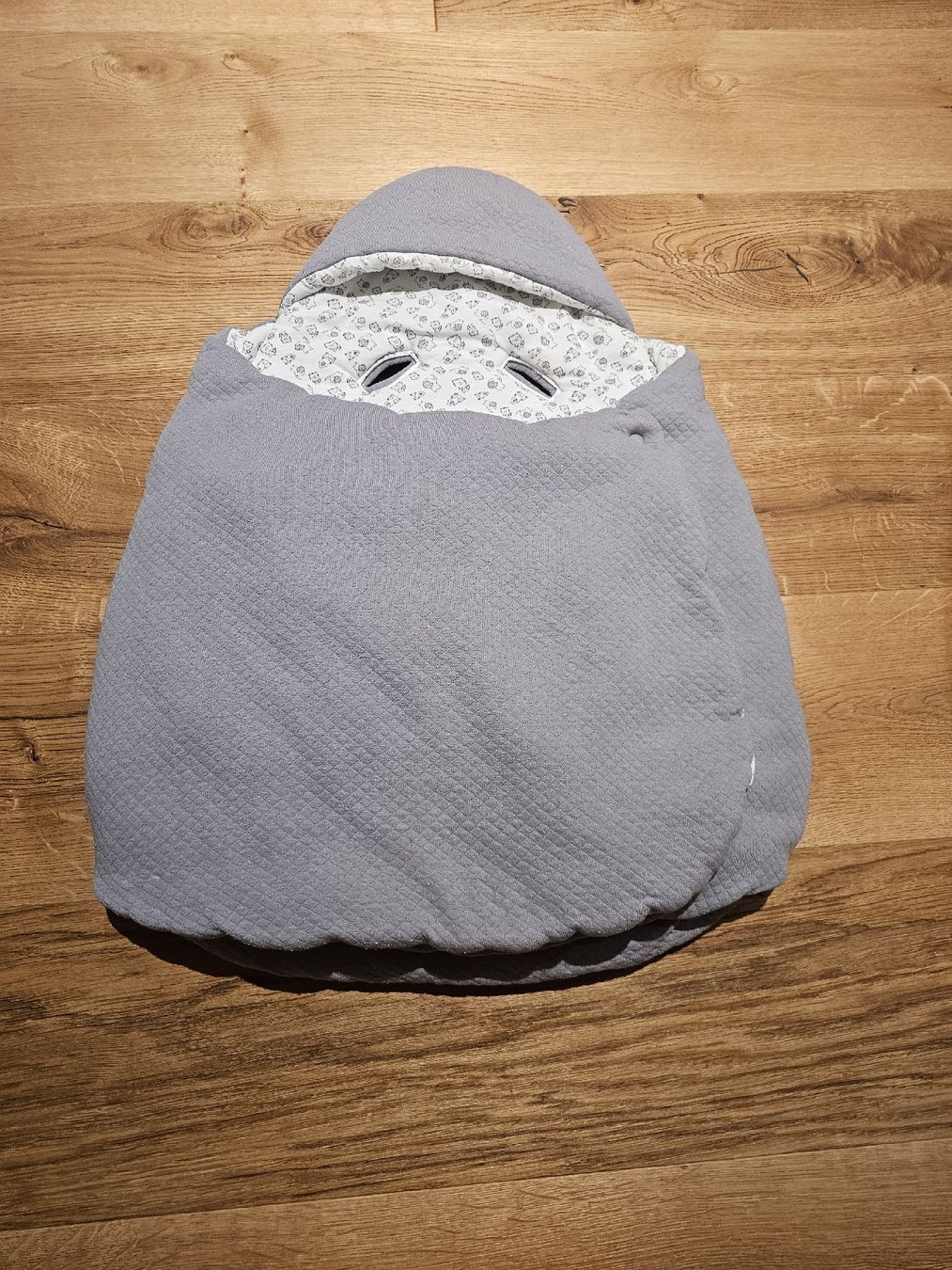 Sacchi a pelo: Süsse Einschlagdecke für Babyschale Grau – Usato da Balzers venduto da ridr