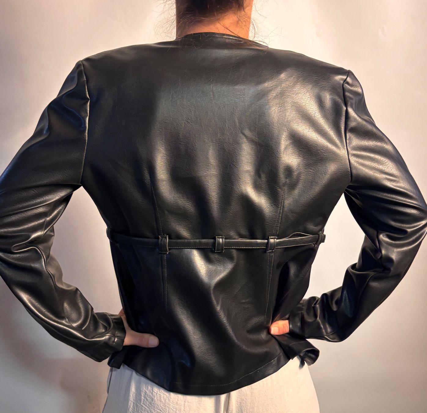 Morgan Giacche: Schwarze kurze Kustleder-Jacke von Morgan. – Usato da Münchenstein venduto da tsp01 4