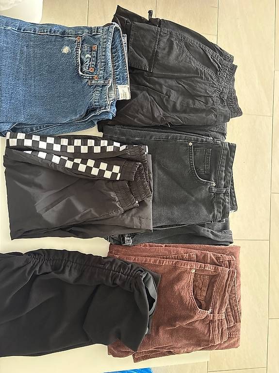 Lots de vêtements: Hosen Set – D'occasion à Schötz par laura_829