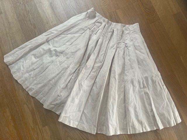 H&M Gonne: Hübscher Faltenrock cremefarben – Usato da Steinmaur venduto da Dyleila