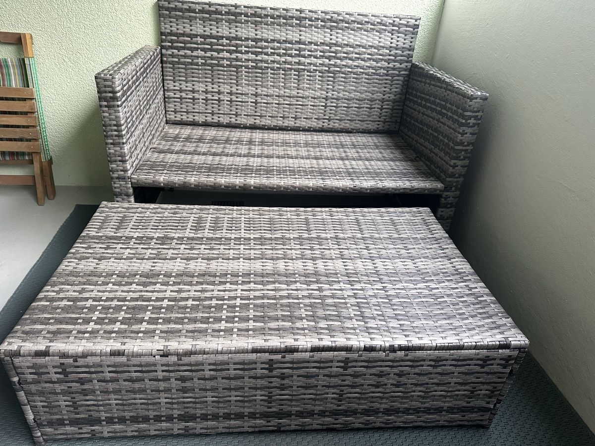 Poltrone: Gartensitzgruppe Rattansofa mit Hocker – Usato da Goldau venduto da stefaniefaessler 1