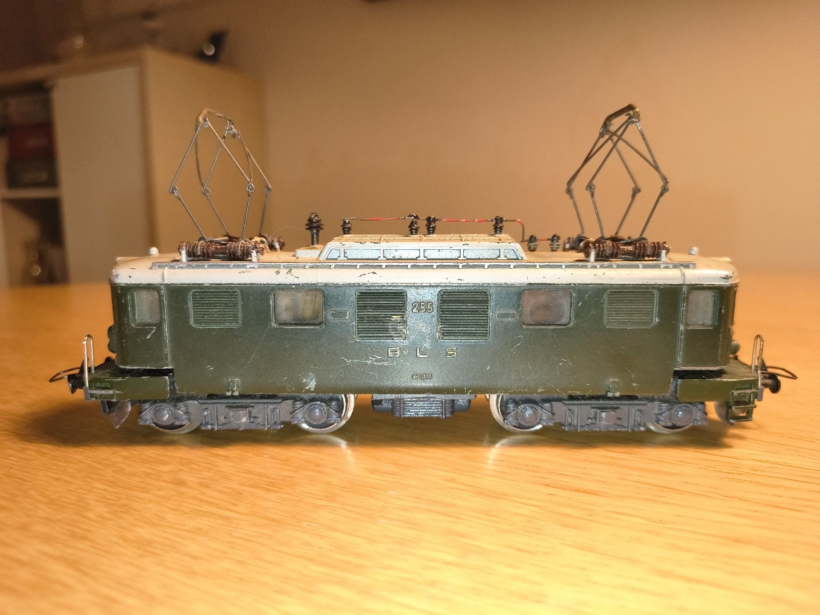 Trix Modellini di ferrovie: TRIX EXPRESS Ae 4/4 BLS – Usato da Zürich venduto da Rockoplay 2