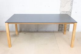 Esstisch / Esszimmertisch mit dunkelgrauer HPL Platte