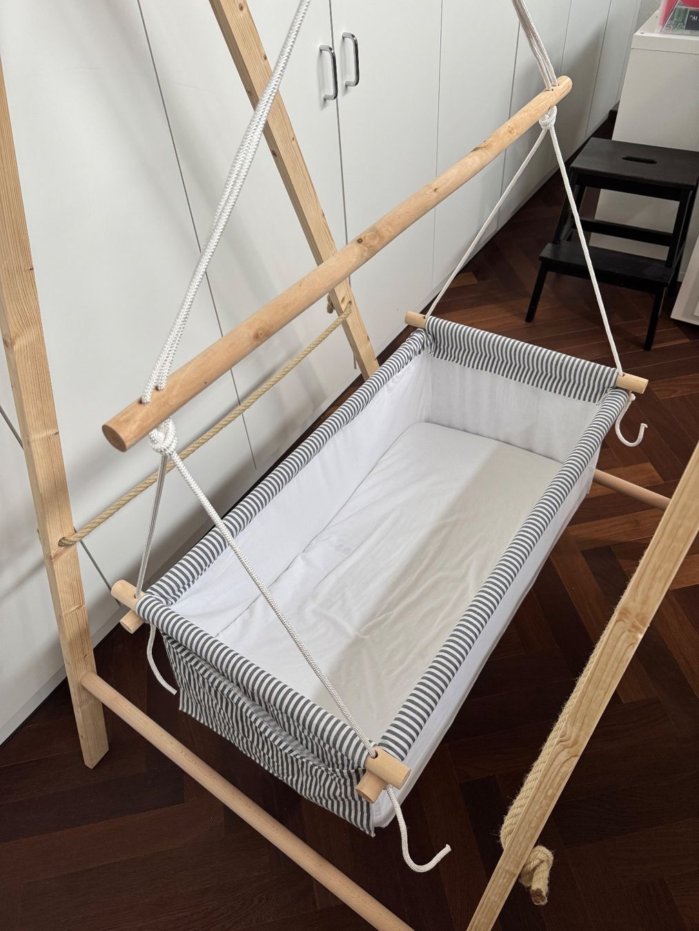 Poltrone pensili da giardino: Federwiege mit Holzgestell – Usato da Bürglen UR venduto da PowderPilgrim 1