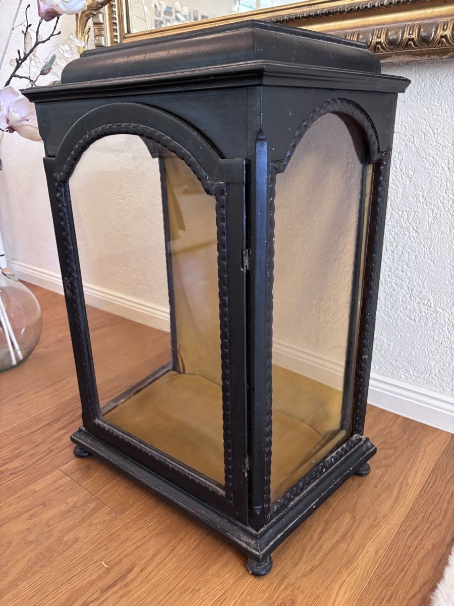 Vitrinen: Vitrine Antik mit Schlüssel – Gebraucht aus Binningen von Goldsmith8